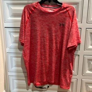 UA XL red/white SS heatgear shirt